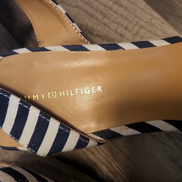 TOMMY Hilfiger Wedge Sandals Size 9 Blue/White Striped Wrap Around Ankle Strap - Picture 2 of 4